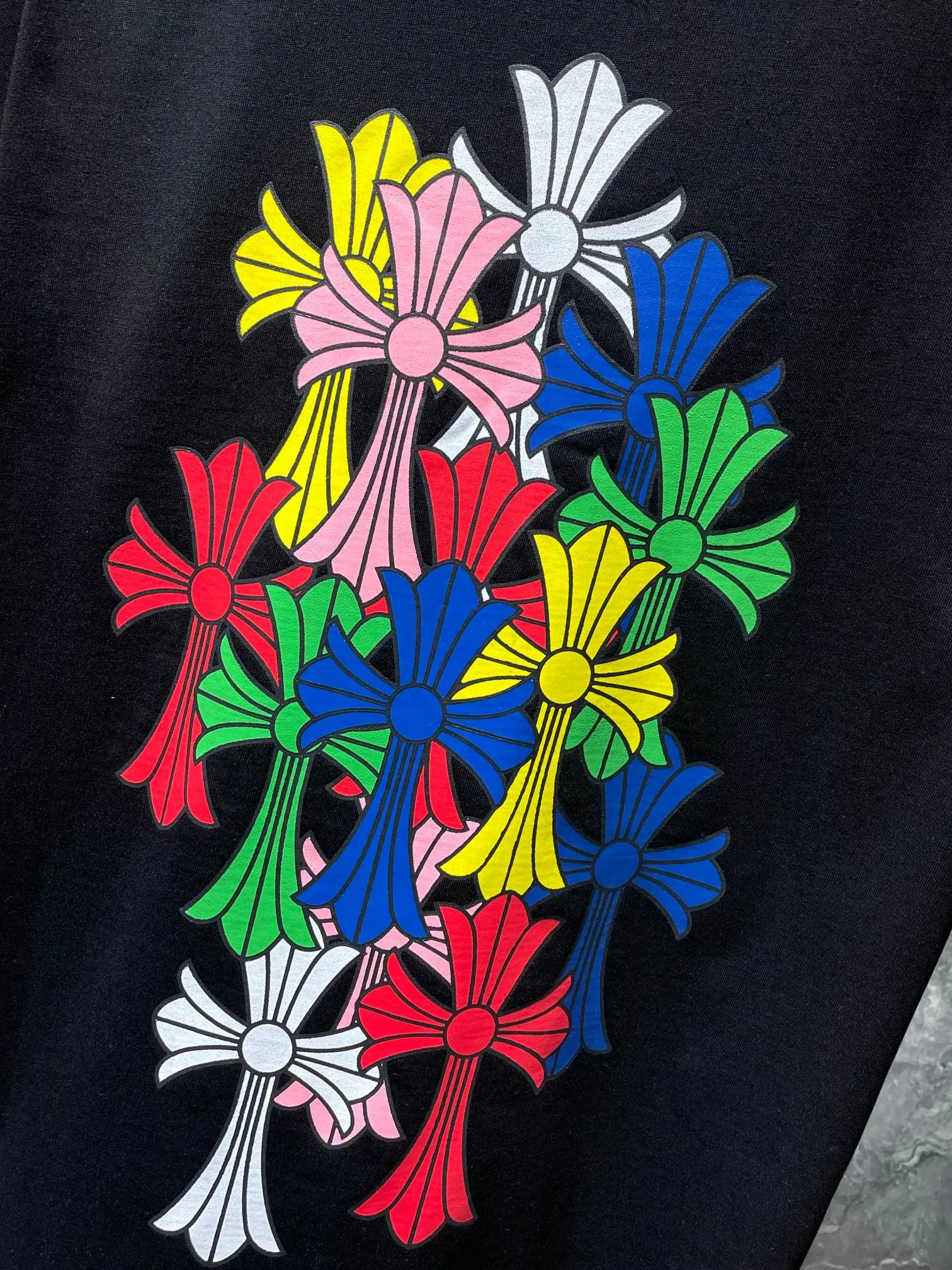 P140 New Chrome Hearts 25ss for summer. High gram weight, environmentally friendly and high-quality top-grade fabric. 260g~270g. Chrome classic color phantom cross letter flower arm length T. Imported environmentally friendly glue printing and dyeing. Counter synchronization. Re-engraved version 1:1. Recommended color: black white. Size: S, M, L, XL